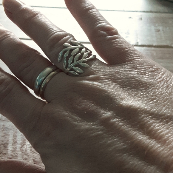 Sterling silver ring - Picture 2 of 2